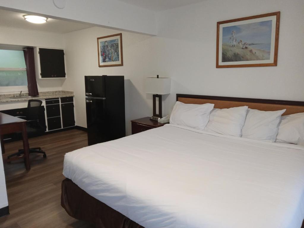 Blue Coast Inn &amp; Suites — Hotel in Brookings (OR)