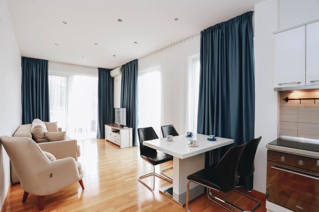 Status-M Apartments Sunny Side - 4