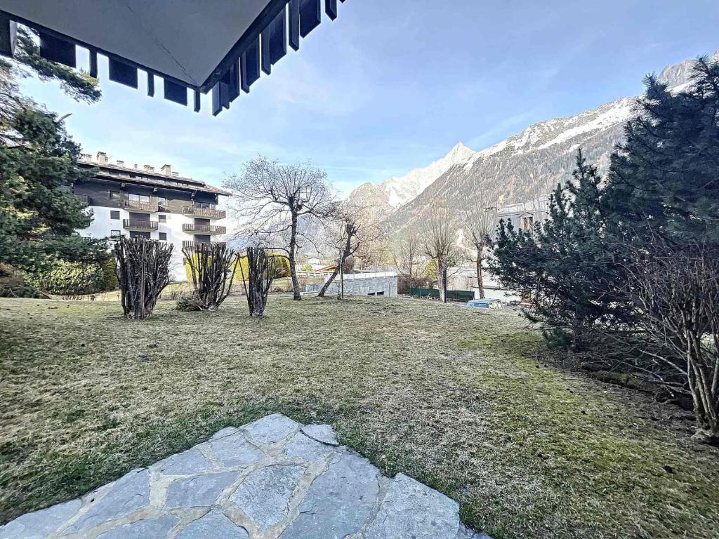 Appartement Chaleureux à Chamonix, 4 Pers, Près du Brévent avec Terrasse et Parking - FR-1-507-26 - 2