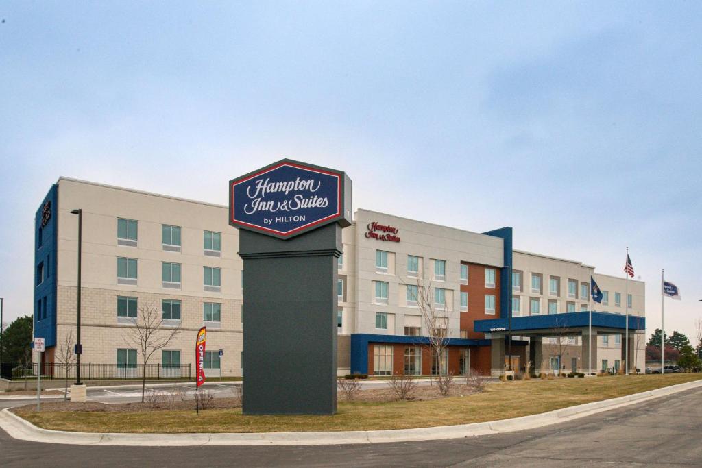 Hampton Inn & Suites Adrian, MI photo