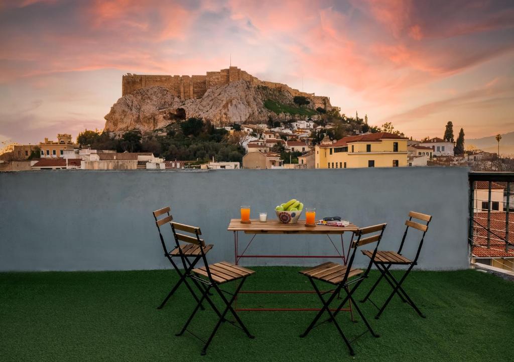 Plaka Apartment With Terrace View, Athens
