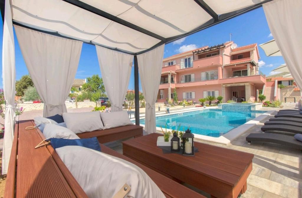 House Grebastica (886), Grebaštica