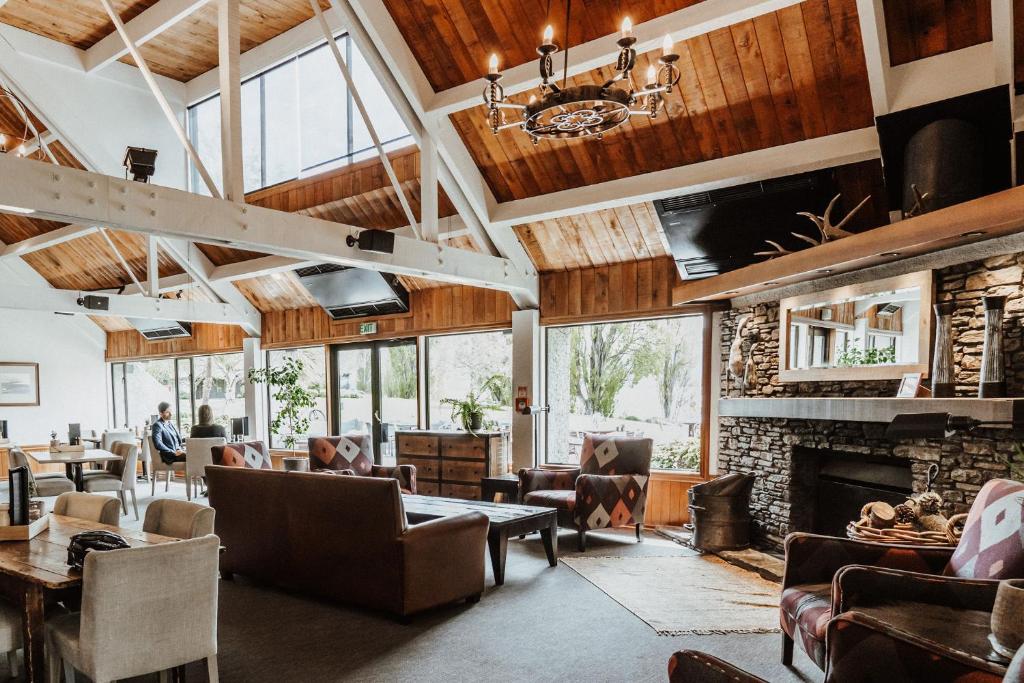 Restaurant, Edgewater Hotel in Wanaka