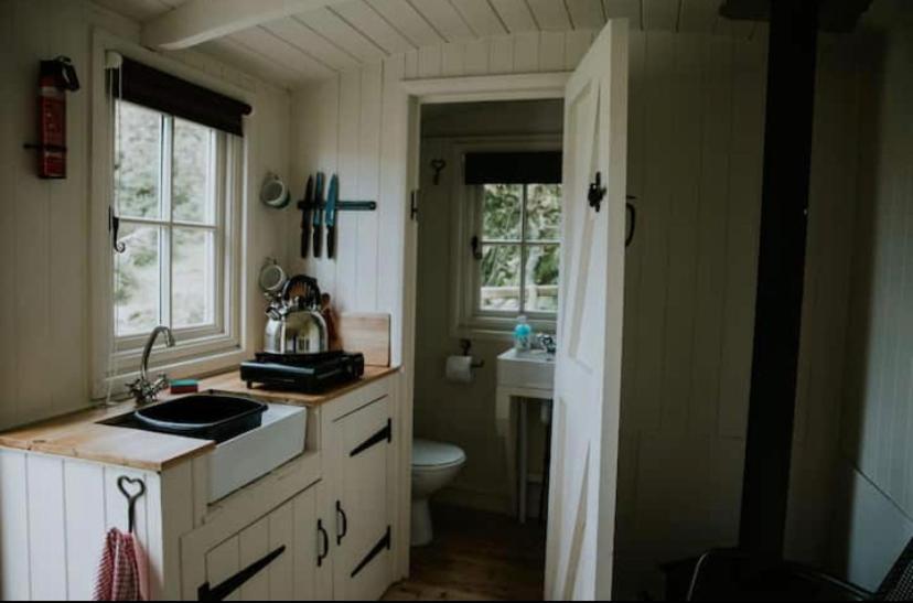 Snowdonia Shepherds Hut, Hot Tub & Sauna photo 4