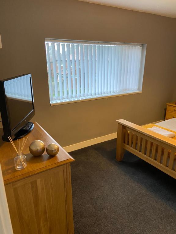 Sheffield 2 bed house free parking photo