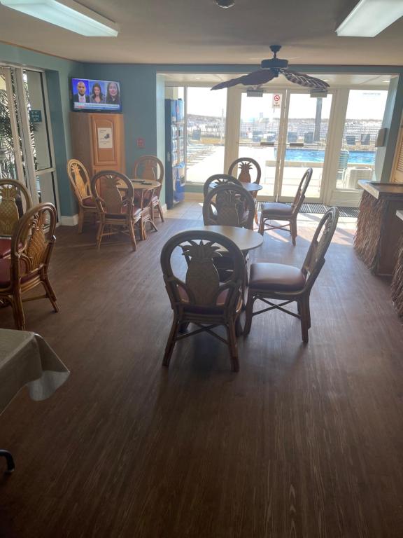 Getaways at Destin Holiday Beach Resort photo