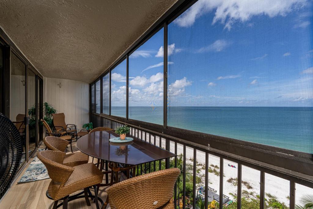 Welcome to Ambassador # 905 Penthouse condo, Bonita Springs