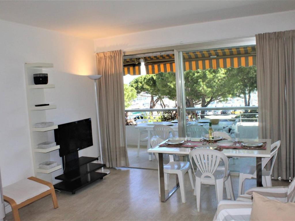 Moderne T3, 2 chambres, climatisé, parking, plage à pied - FR-1-252A-93 - 2