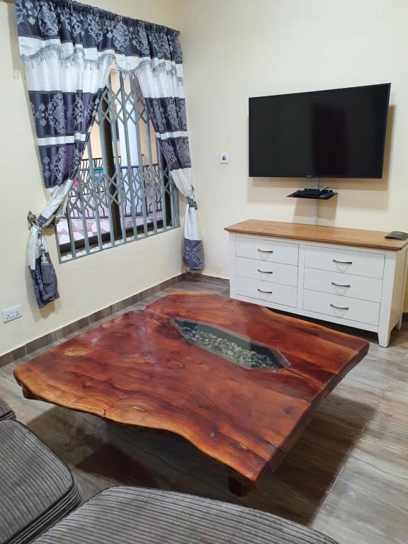 SUPERIOR APARTMENT, 2 MASTER ENSUITE BEDROOMS, WIFI, LARGE LIVING ROOM, 3 BATHS, 3 TOILETS, HOT WATE photo
