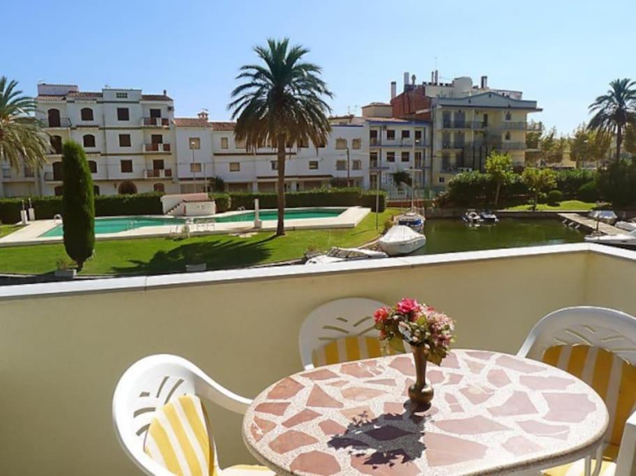 Apartamento céntrico con piscina y parking - 1
