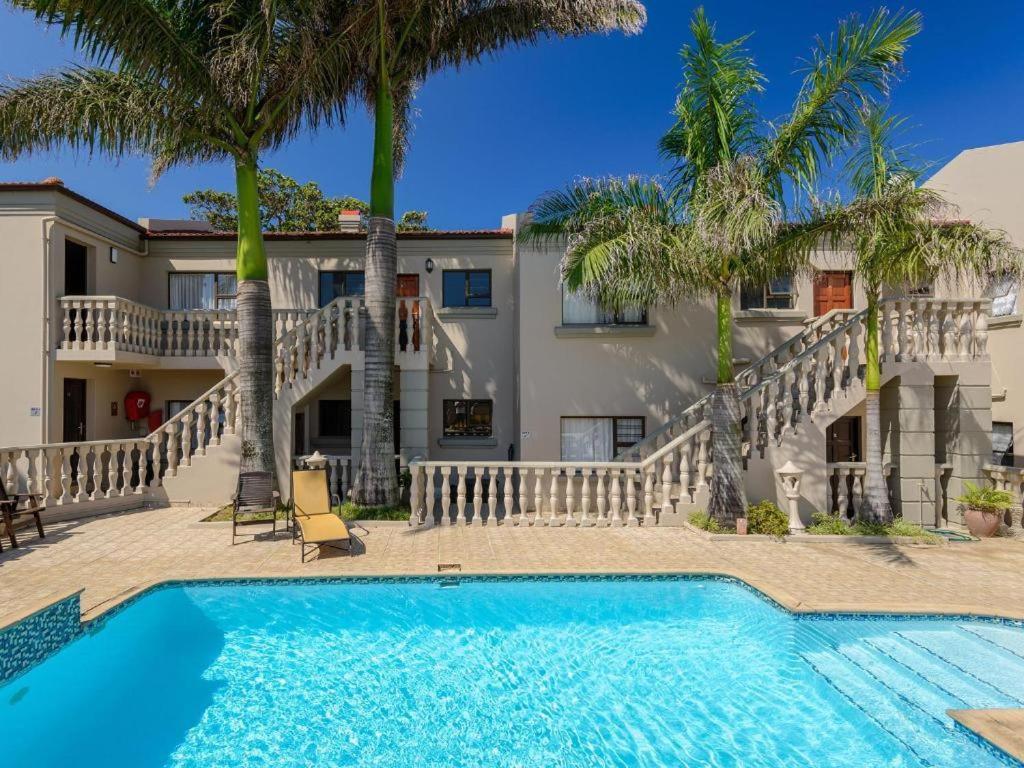 Pebble Beach, Uvongo Beach