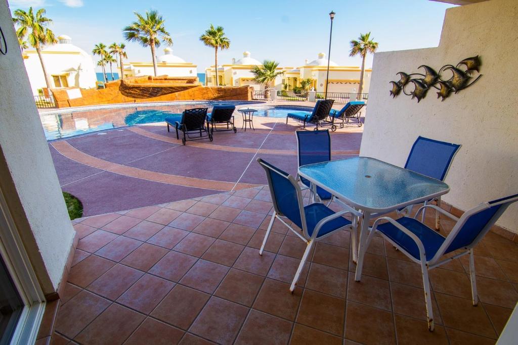 Spectacular 1,5 Bedroom Condo on Sandy Beach at Las Palmas Beachfront Resort