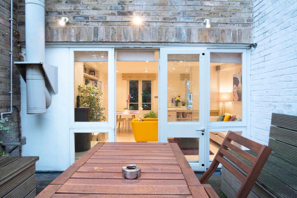 Notting Hill 2-bedroom maisonette with terrace close to Portobello rd photo