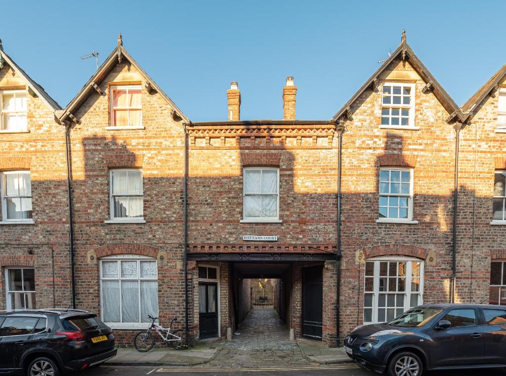 The Old Coach House — Hotel in York