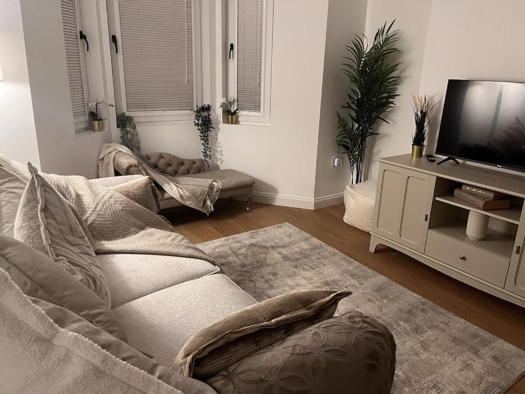 Gorgeous 2 floor 3 bed Apartment, St. Leonards