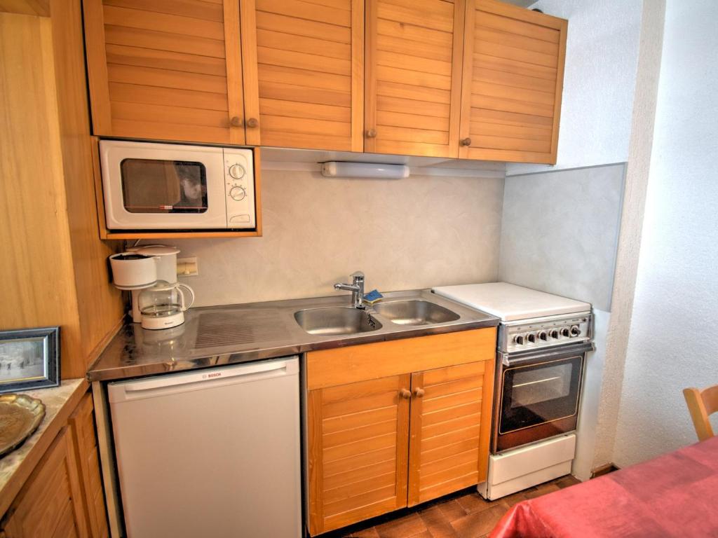 Studio avec balcon exposé sud-ouest, parking et animaux admis à 300m du centre - FR-1-524-84 - 4