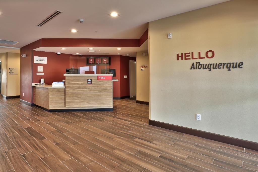 TownePlace Suites by Marriott Albuquerque Old Town フロント・ロビー