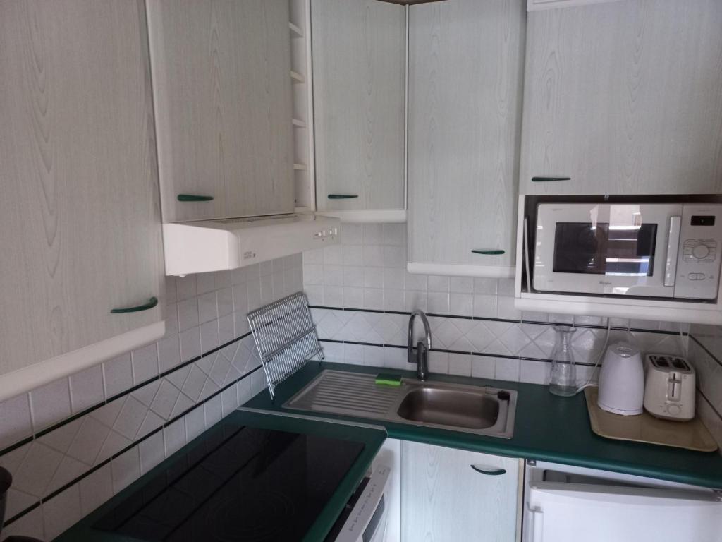 Studio avec balcon et wifi à 500m des pistes - FR-1-449-153 - 2
