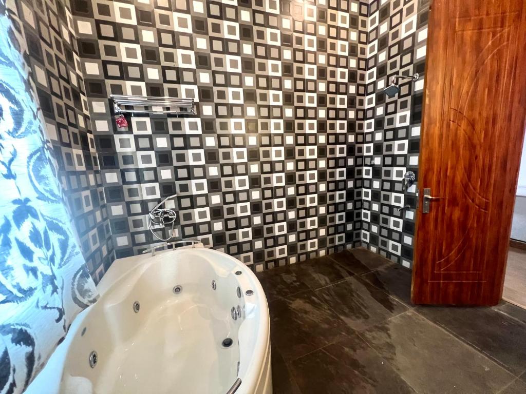FARM & POOL PARTY 2 acre with 2 rooms photo