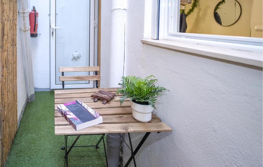 Beautiful Apartment In Conil De La Frontera - 3
