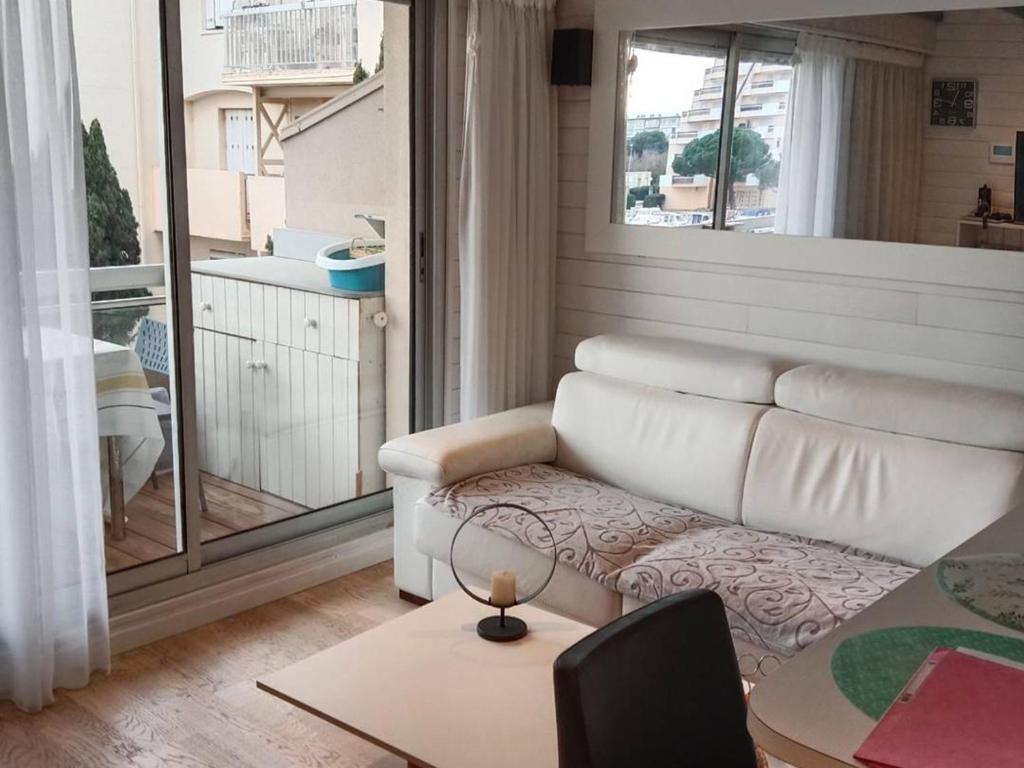 Appartement T2 avec Parking Privé et Balcon à Canet Plage - FR-1-696-21 - 1