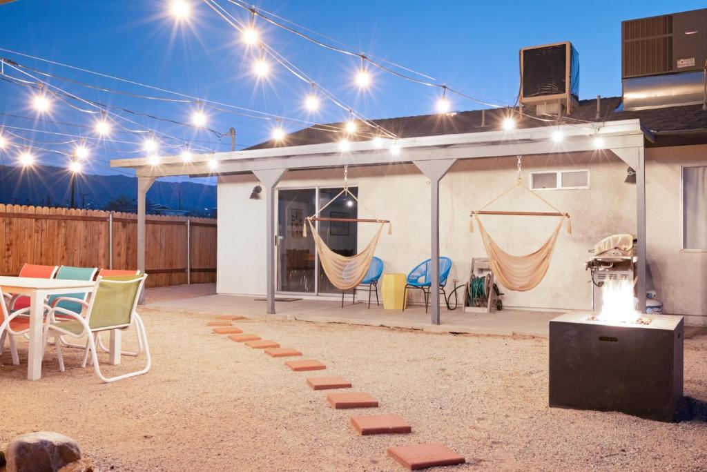 The RockHopper - Hot Tub, Fire Pit & Walk to Downtown JT! home, Joshua Tree