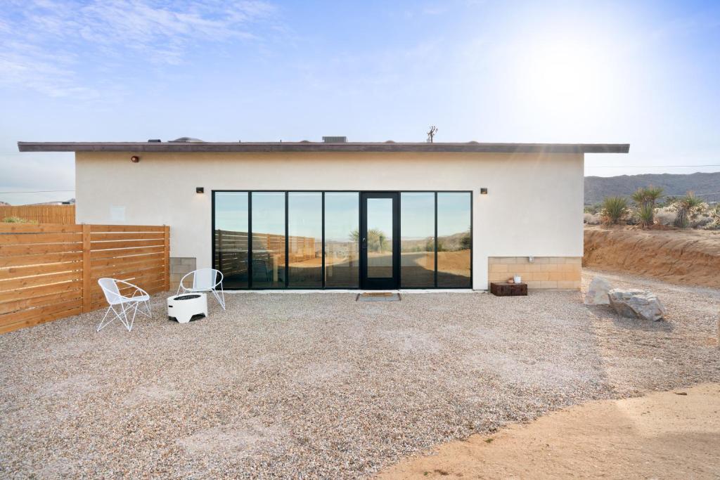 Back Haus - Views, Dark Skies and Fire Pit! home, Joshua Tree