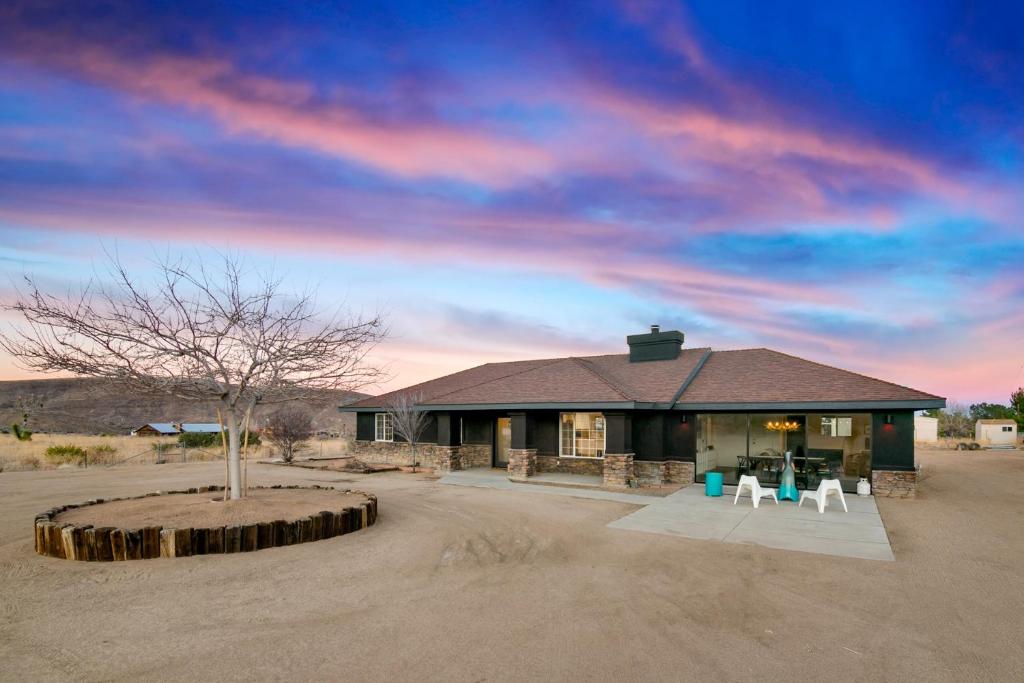 Pioneertown Lodge - Modern Comforts & Desert Views home