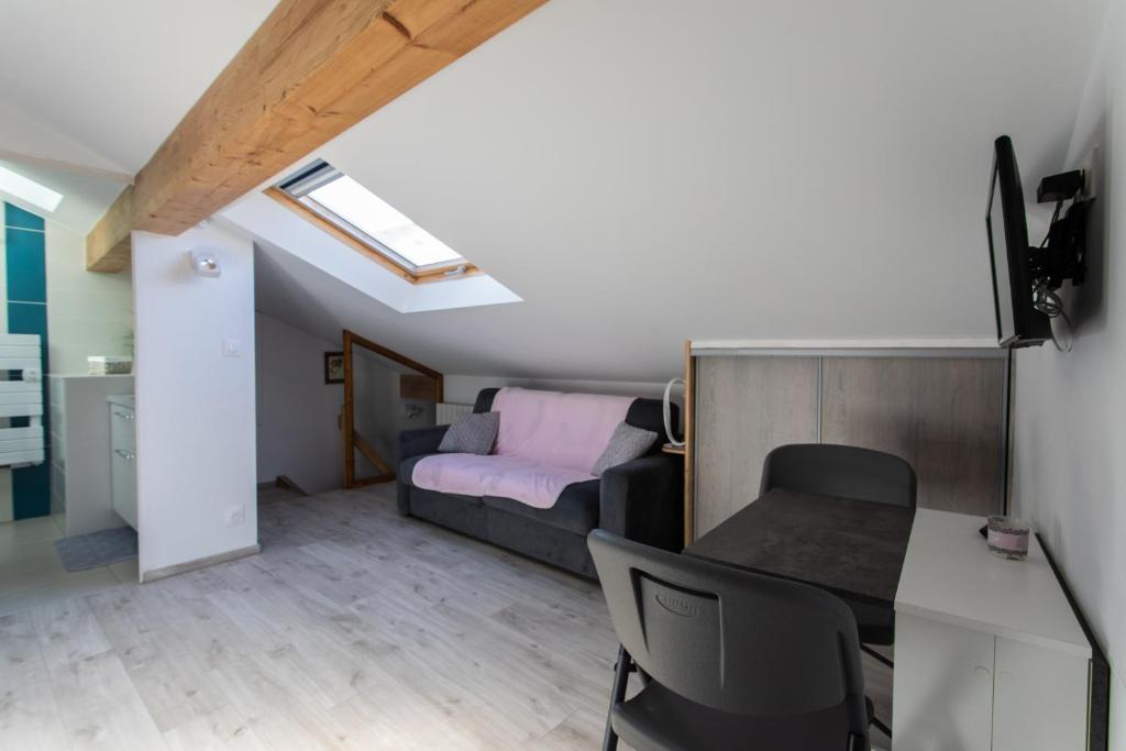 Le Coq Charmant petit studio climatisé en centre ville d'Embrun - 3