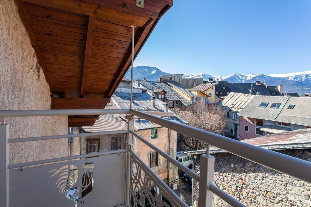 Le Coq Charmant petit studio climatisé en centre ville d'Embrun - 1