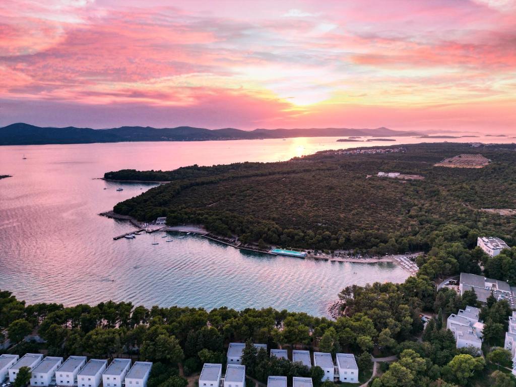 crvena-luka-resort-2025-cheaper-prices