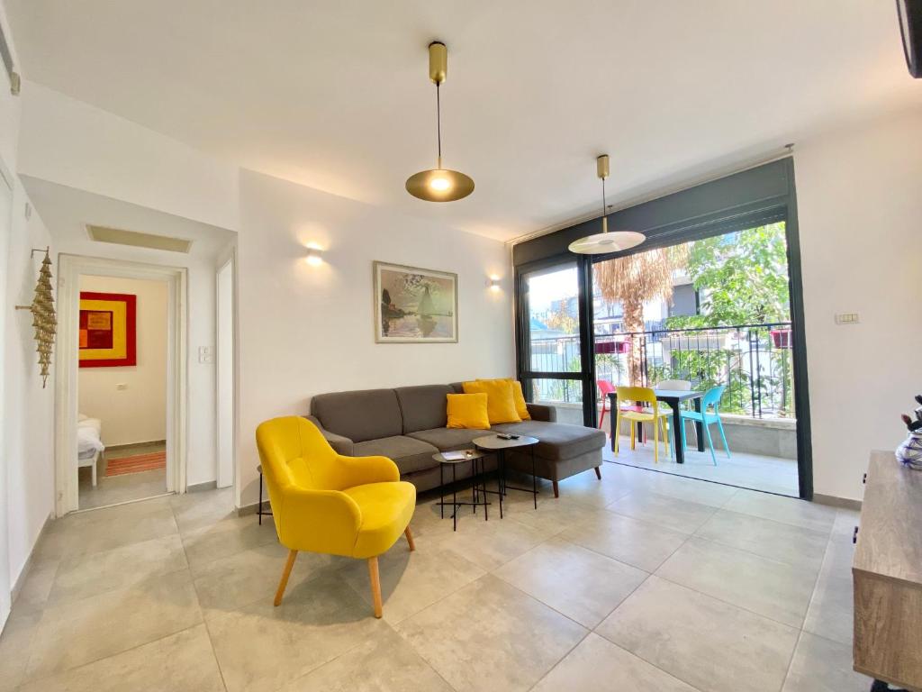 Lapin 9 - By Beach Apartments TLV, Tel Aviv