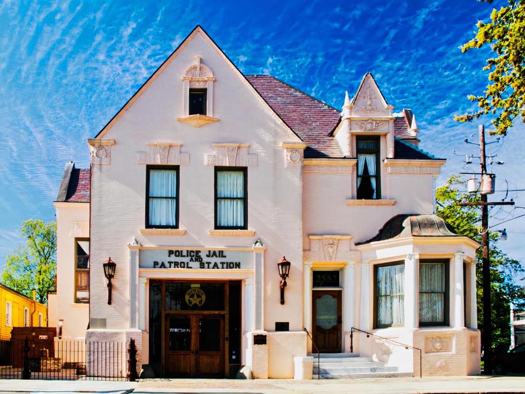 Inn at the Old Jail — Hotel in New Orleans (LA)