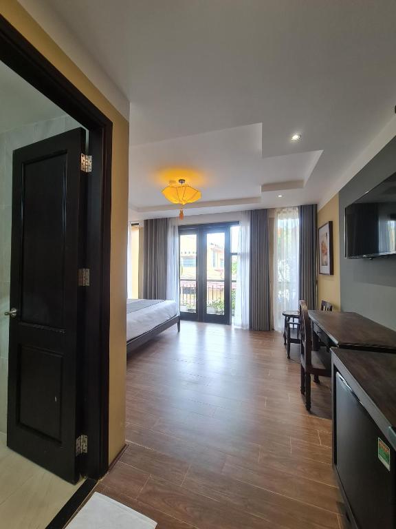 Shared lounge/TV area