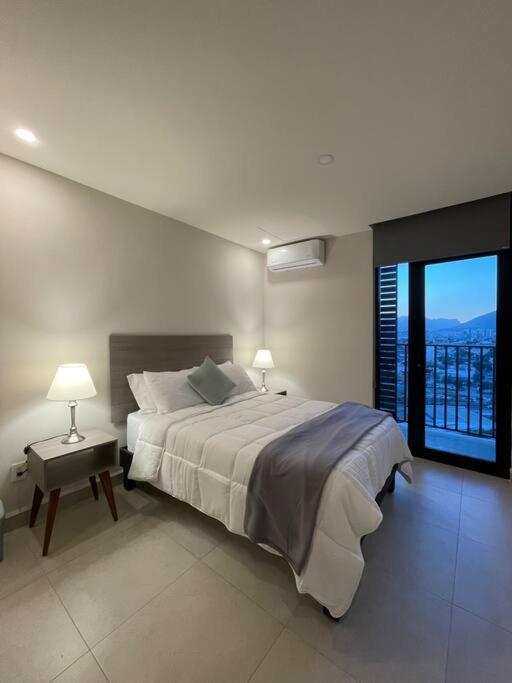 Exclusivo departamento a un lado de la Arena Mty, Fundidora y Cintermex - 3