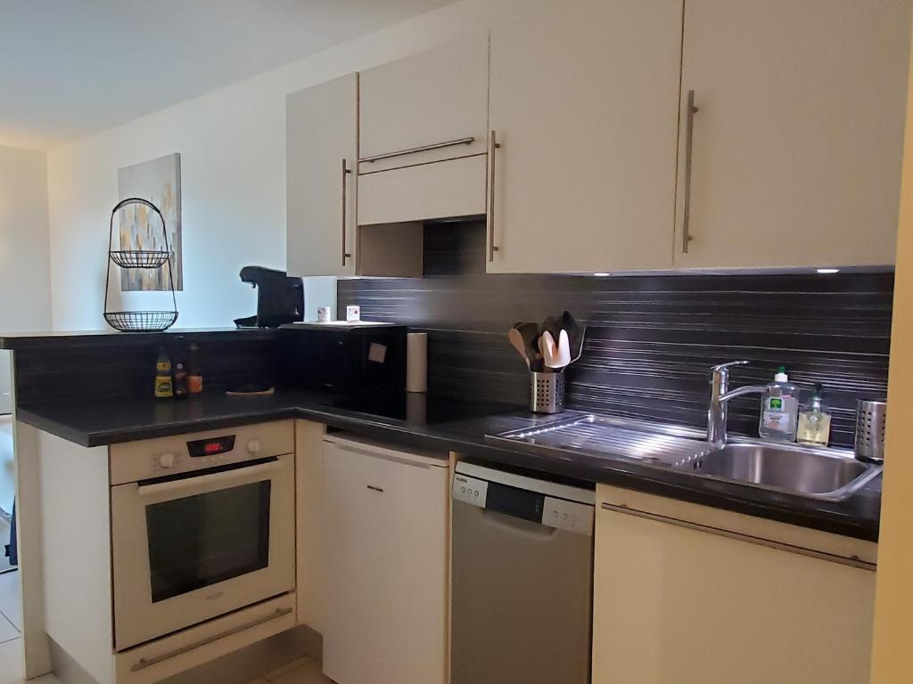 Frejus Plage Le Capitole T2 35m2 Climatise balcon - 5