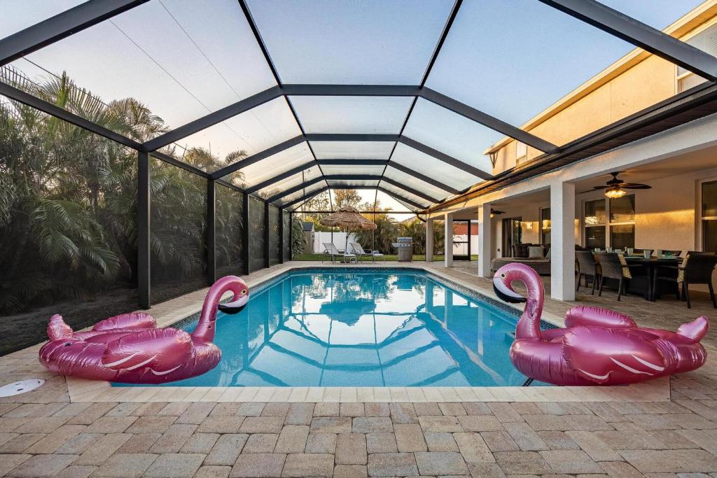 Large Pool, Large Lanai, Large Yard, Private Beach, Sleeps 16! - A Grand Oasis, Cape Coral