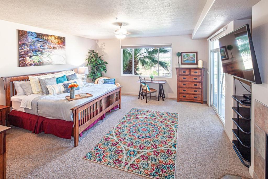 806 LP Large Family Area, Private Balcony with Gorgeous Views, and More, St. George