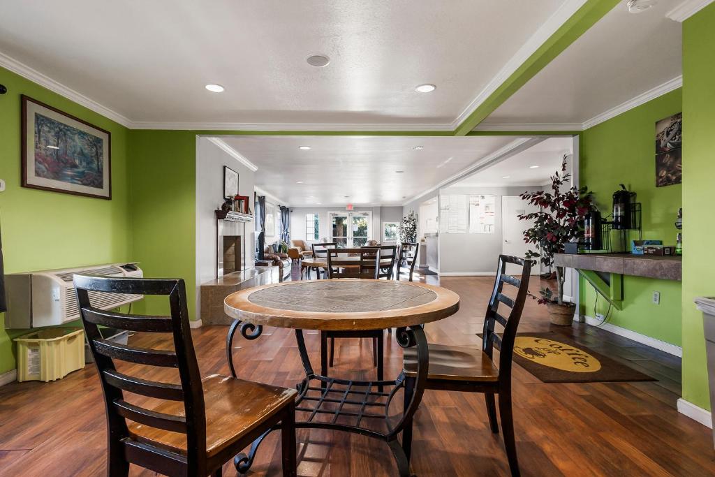 Heritage Inn Express Chico photo