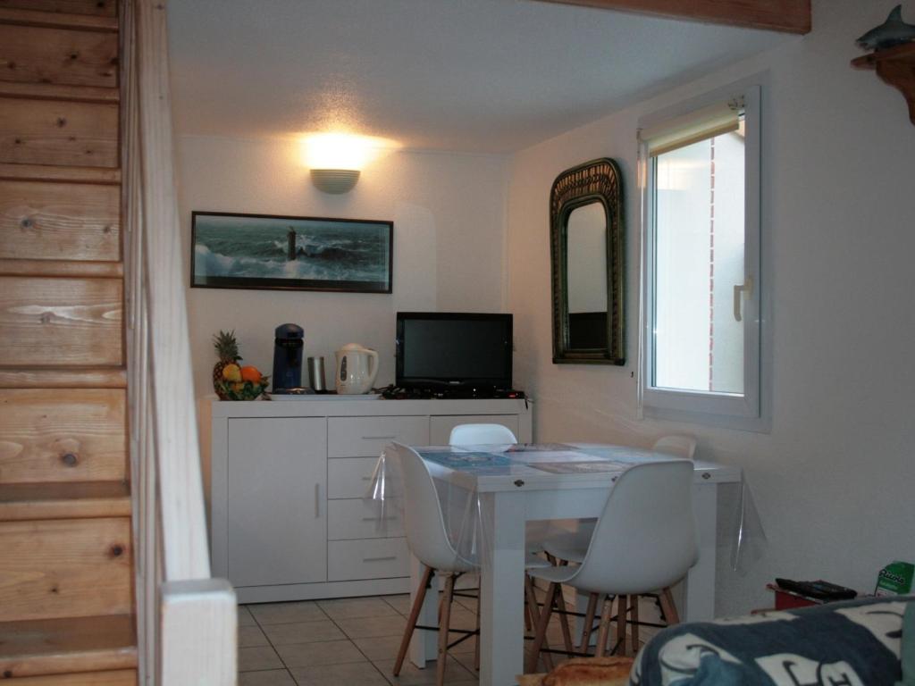 Maison de Vacances à La Tranche-sur-Mer avec Piscine, à 350m de la Plage, 4 Couchages - FR-1-22-170 - 2