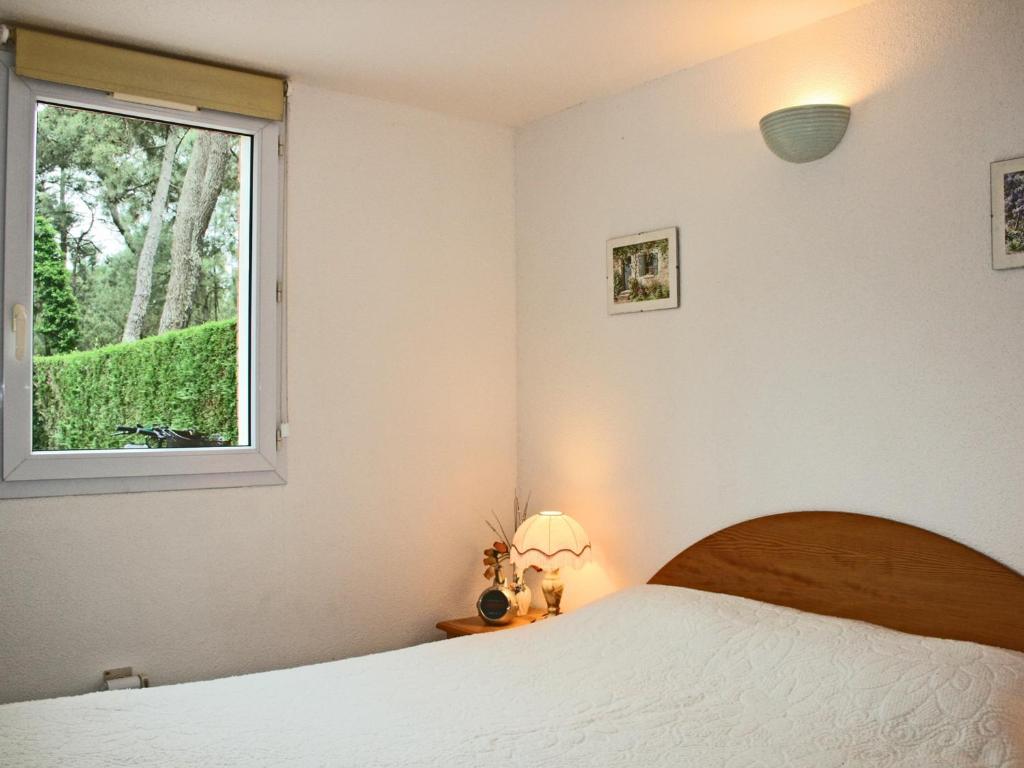 Maison de Vacances à La Tranche-sur-Mer avec Piscine, à 350m de la Plage, 4 Couchages - FR-1-22-170 - 3