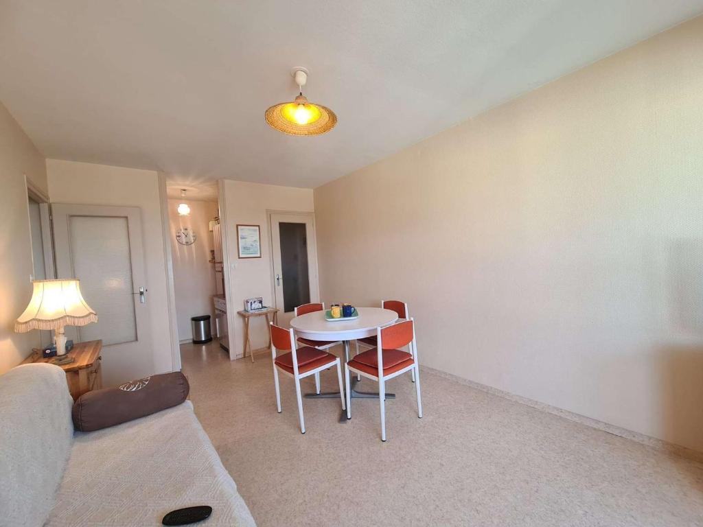 Appartement 2 pièces avec balcon proche plage et commerces à Saint-Hilaire-de-Riez - FR-1-224C-21 - 3
