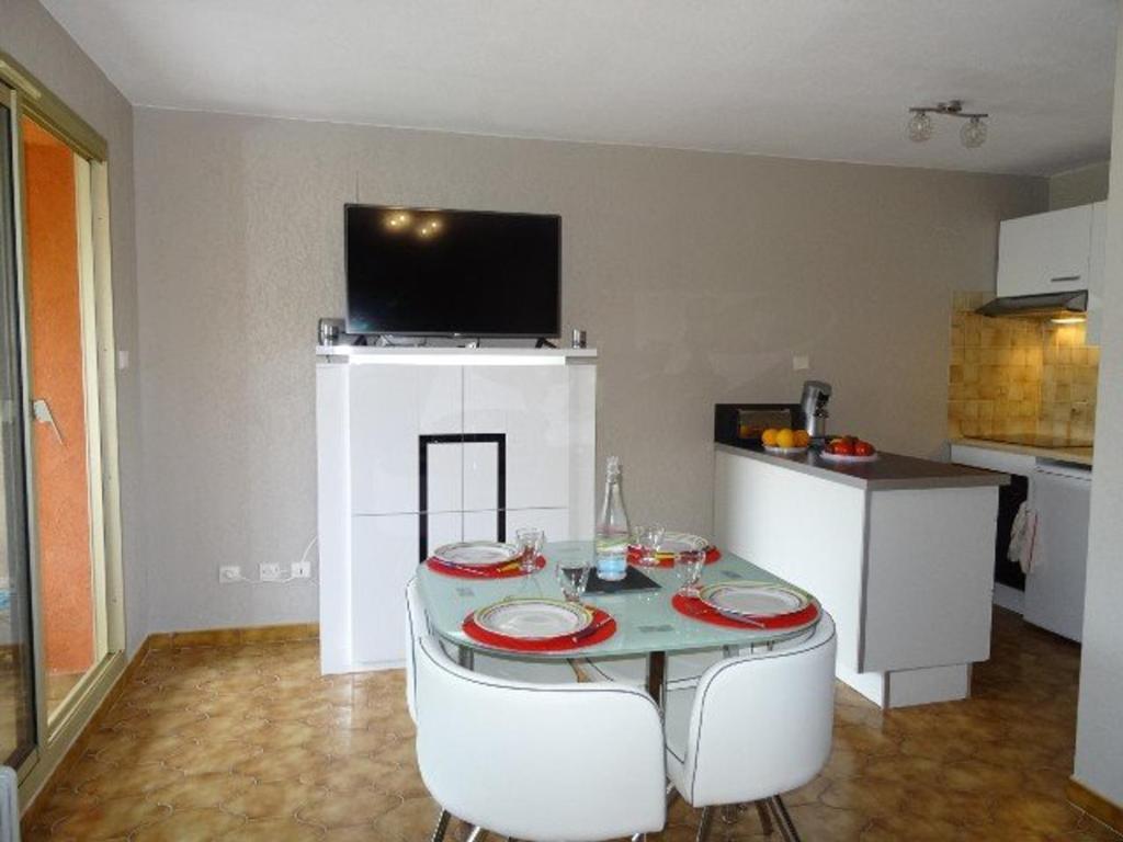 Hyères Port : T2 avec Loggia, WIFI, Parking, Climatisation, 4 Pers., Proche Plaisance - FR-1-335-164 - 2