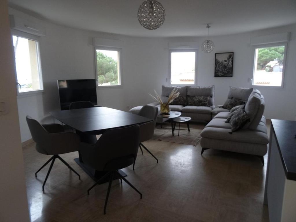 Appartement spacieux à Hyères avec piscine, climatisation et Wi-Fi - FR-1-335-156 - 2