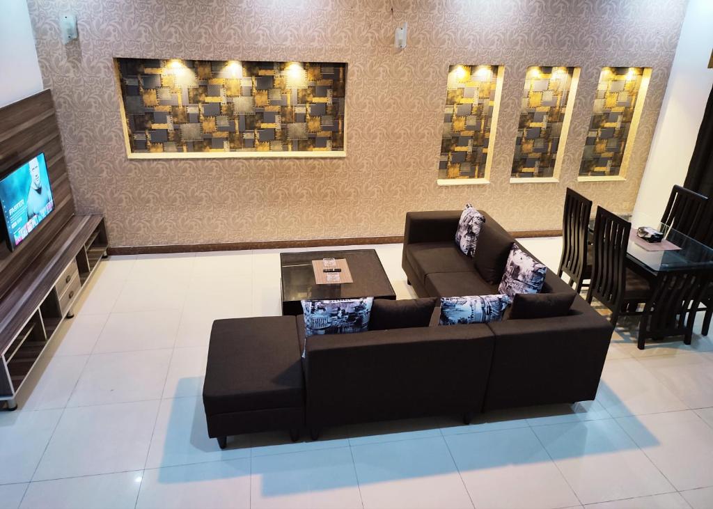 Fully Serviced Holiday Home Near Lahore Ring Road — Hotel in Lahore