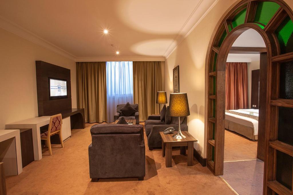 Shared lounge/TV area