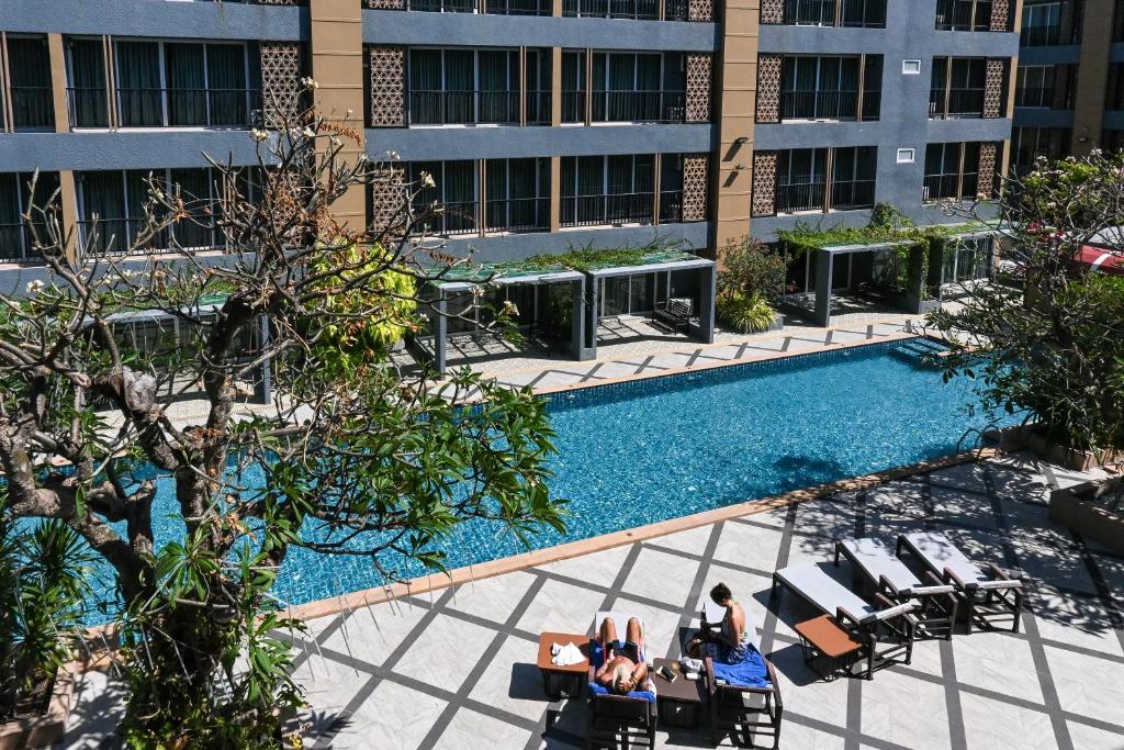 Swimming pool
