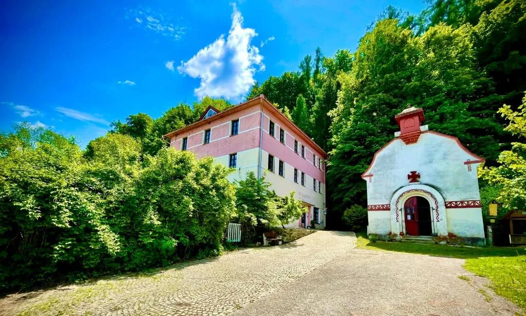 HARABURDI® Recyclart Hotel, hotel a Kostelec nad Orlicí