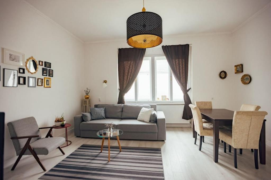 Edith Piaf, Zrenjanin