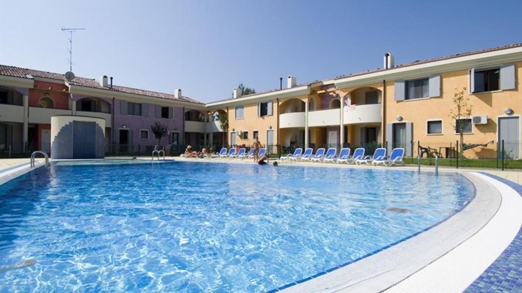 Bright apartment with private garden, Bibione